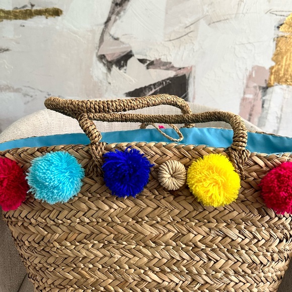 Straw beach bag with pom poms - Picture 2 of 4